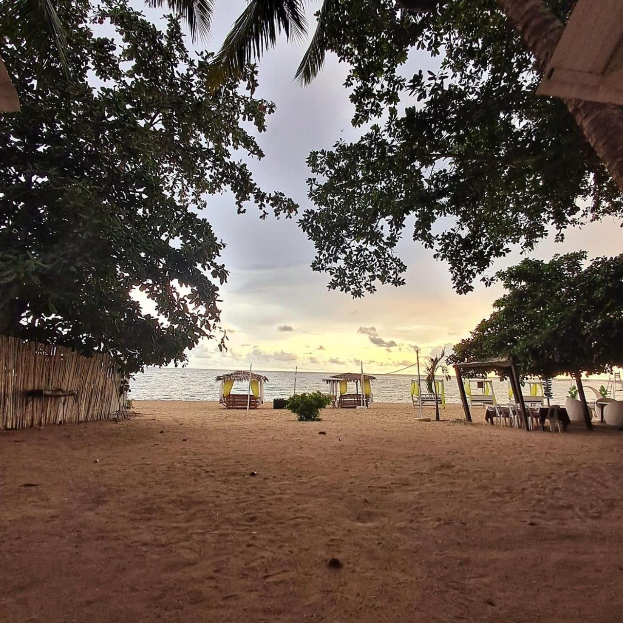 Brazaville Beach Resort Hinoba-an Eksteriør bilde